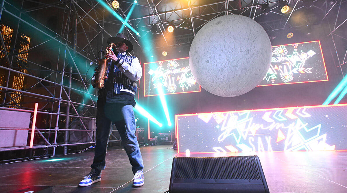 Riccione, l'anteprima di Capodanno è un successo con il travolgente Jimmy Sax - Jimmy Sax