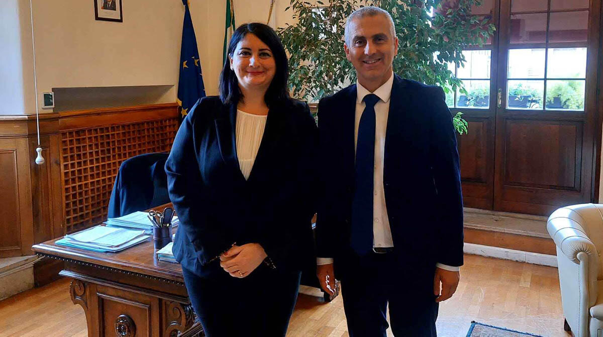 Rimini, nuova dirigente per l'ufficio delle dogane - Cinzia Nocca con il sindaco Sadegholvaad