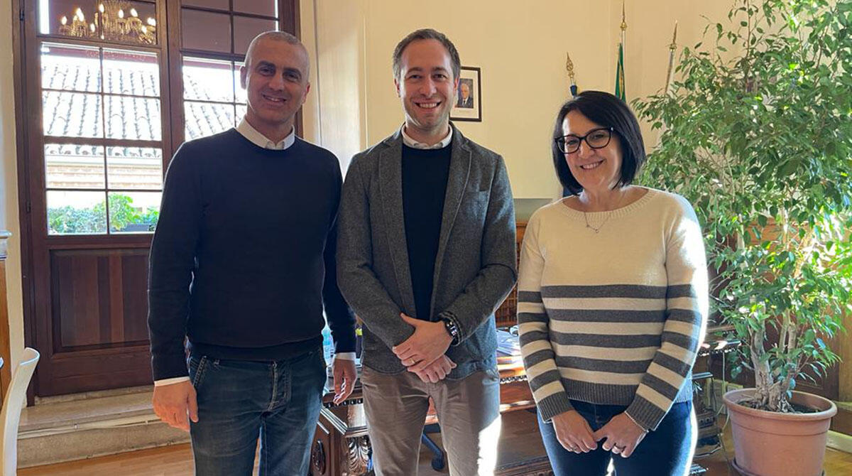 Cervelloni made in Rimini: il giovane docente Nicola Gasparini premiato dal Cnr - Il giovane ricercatore Nicola Gasparini ricevuto dal sindaco Sadegholvaad e dalla presidente dell’Assemblea Legislativa dell’Emilia Romagna Emma Petitti