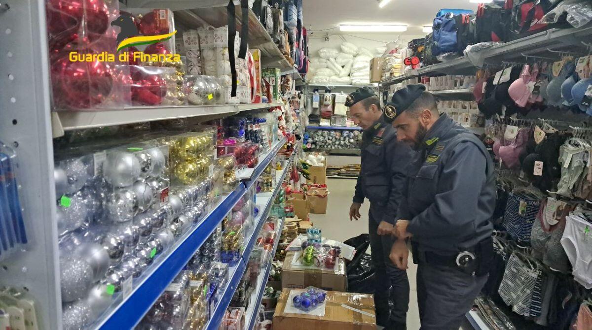 Sequestrati 9mila articoli natalizi non conformi e non sicuri a Rimini -