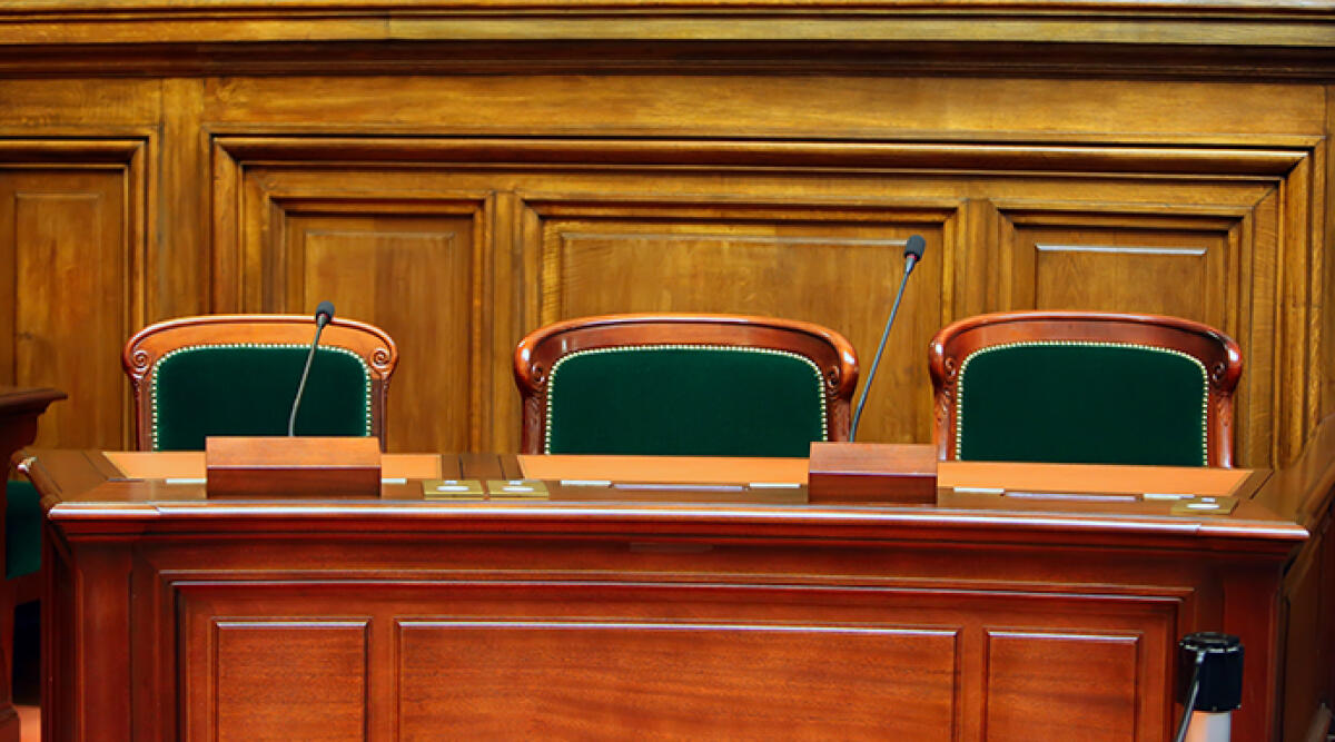 Esercizio abusivo della professione: finto avvocato riminese a processo - Archivio