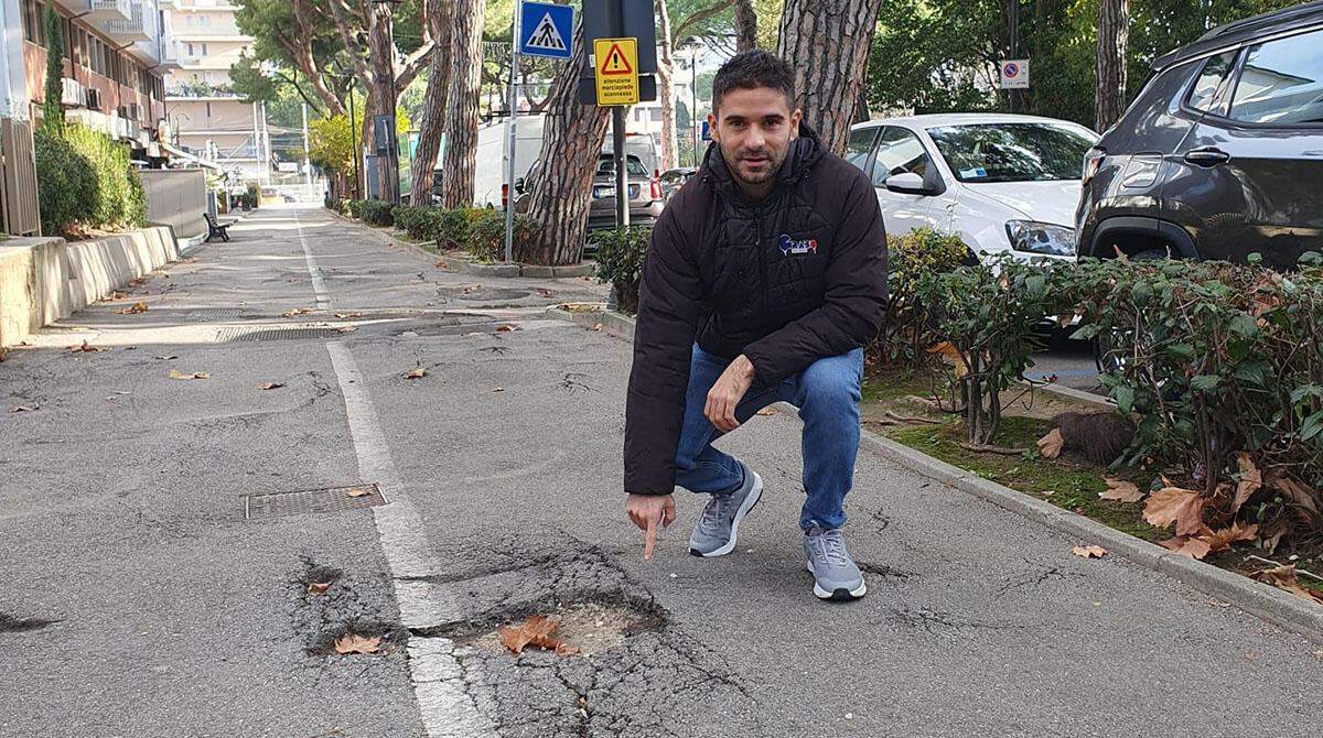 Riccione, nuovi cantieri per il risanamento: interventi a piste ciclabili e strade danneggiate - L’assessore ai Lavori pubblici Simone Imola, Riccione