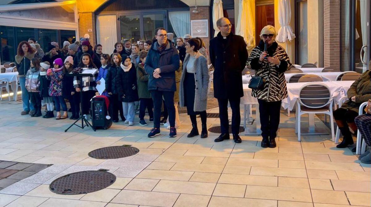 Acceso il Presepe del Porto a Cattolica nella Darsena piccola - L'inaugurazione del Presepe