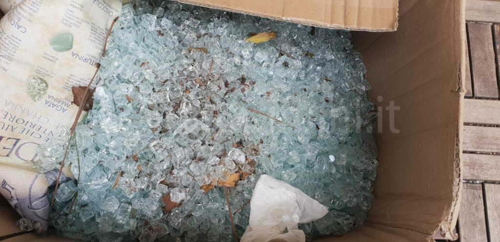 I danni al negozio Mantra