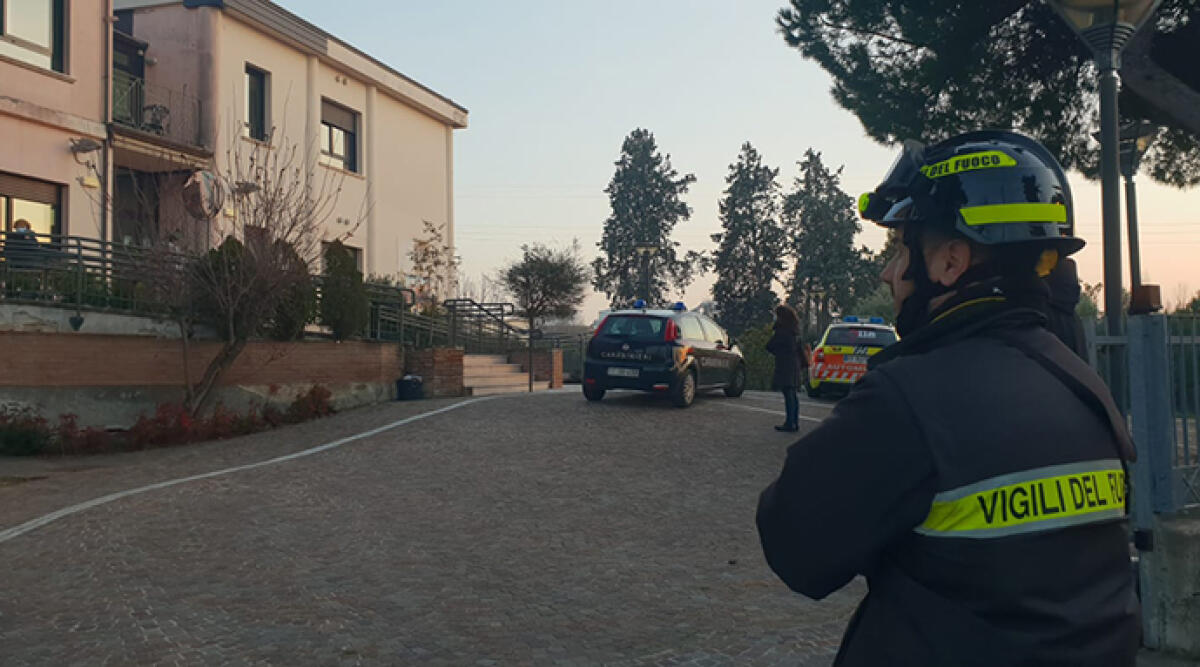 Fumo in casa di riposo a Riccione, si precipitano Vigili del Fuoco e Carabinieri - Pompieri alla casa di riposo
