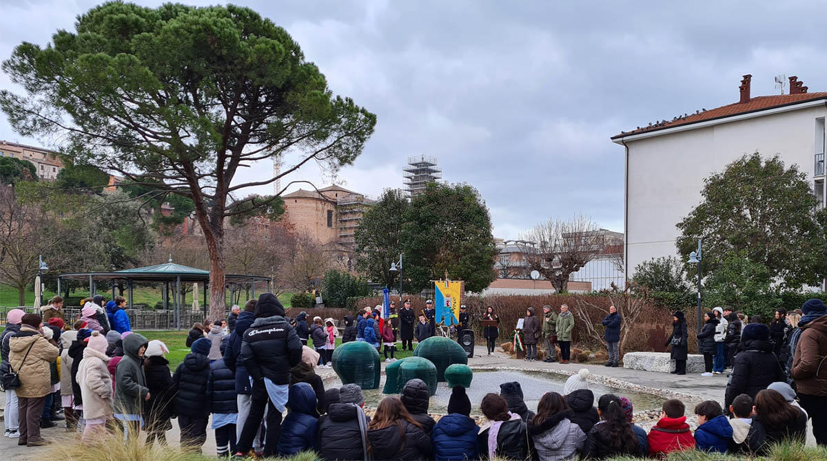 Santarcangelo, gli eventi per la Giornata della Memoria 2024 - Un momento della celebrazione istituzionale della Giornata della Memoria 2023