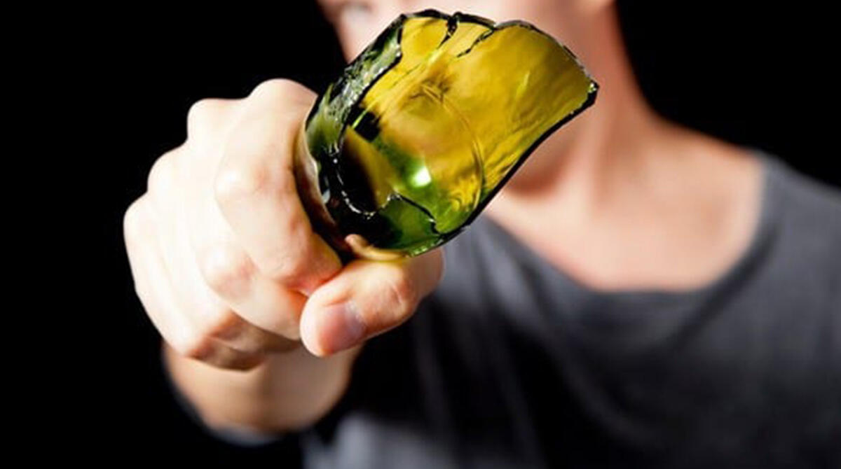 Minaccia il gestore del Kebab con una bottiglia di vetro: arrestato - Repertorio