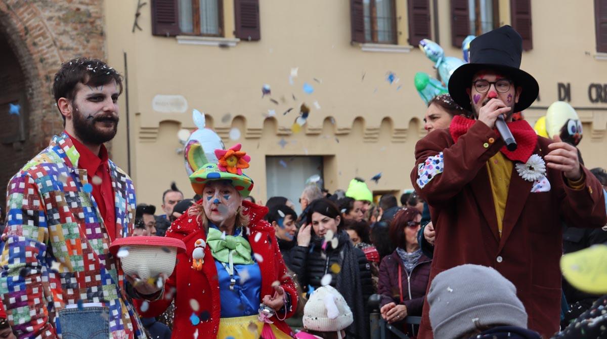 San Giovanni festeggia il carnevale in piazza con lo speciale trenino per bambini - Carnevale in piazza a San Giovanni in Marignano