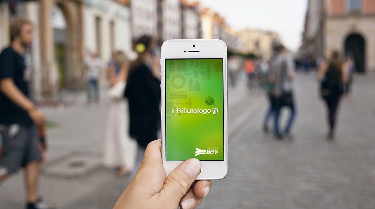 Qui la plastica, lì il vetro: Hera spiega come differenziare nel post-Natale - L'app di Hera "il Rifiutologo"