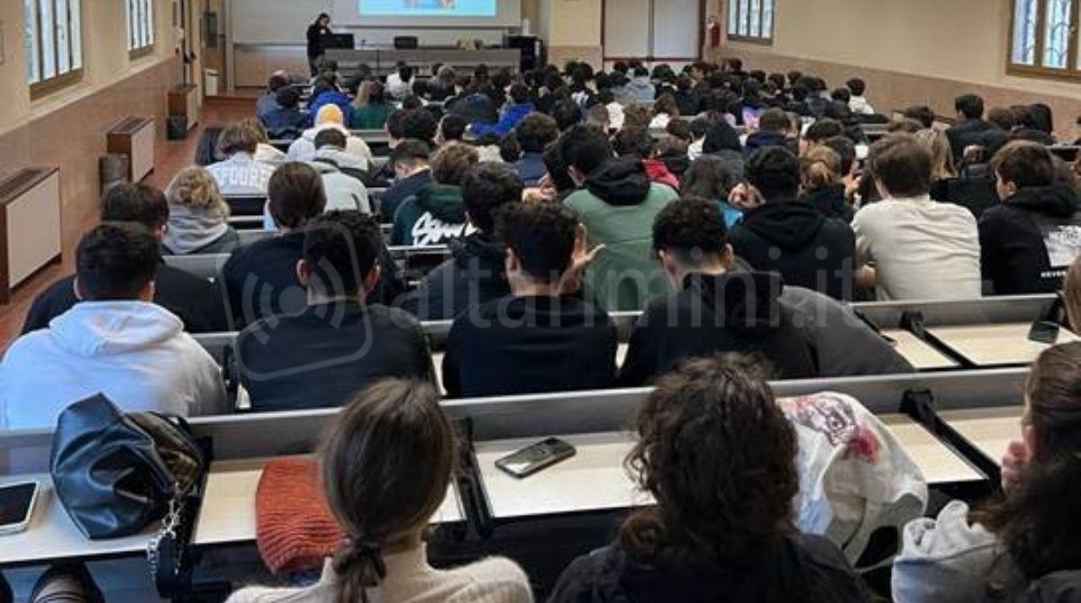 Successo per l'iniziativa "Staffetta" Scuola Università a Rimini. oltre 4000 studenti coinvolti - Studenti all'Università