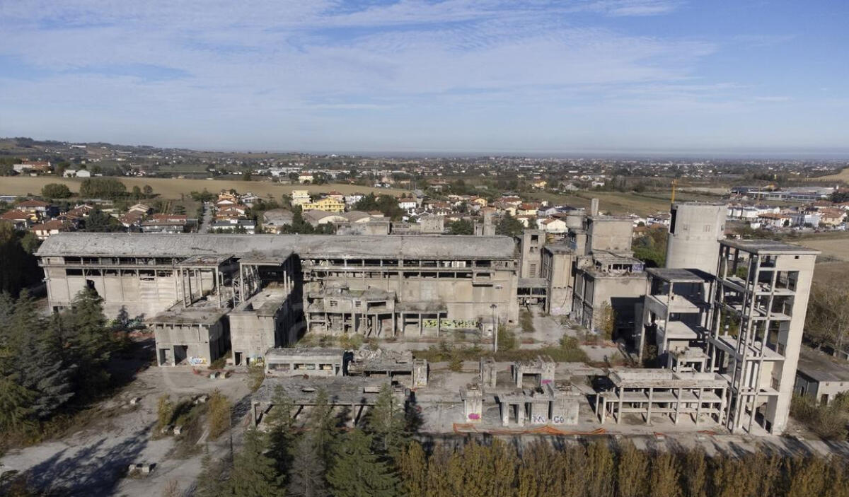Ex Cementificio Buzzi, l'area passa a titolo gratuito al Comune di Santarcangelo - Ex cementificio Buzzi Unicem (foto di Claudio Zamagni)