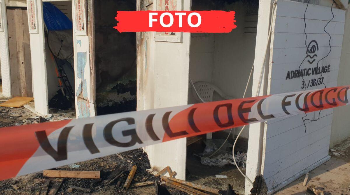 Rogo nella notte: a fuoco stabilimento balneare a Rimini - Le immagini dei danni causati dall'incendio all'Adriatic Village di Rimini