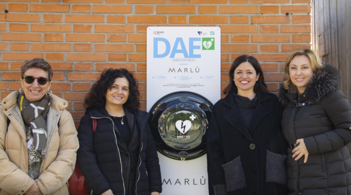 Azienda sammarinese dona un defibrillatore di ultima generazione al plesso scolastico di Dogana - La consegna del defibrillatore