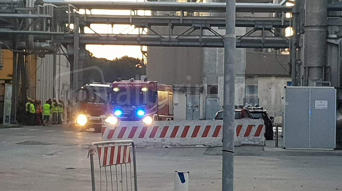 Esplosione inceneritore, Arpae: "Escluse criticità ambientali" - Le immagini dell'intervento dei Vigili del Fuoco a Raibano, Coriano