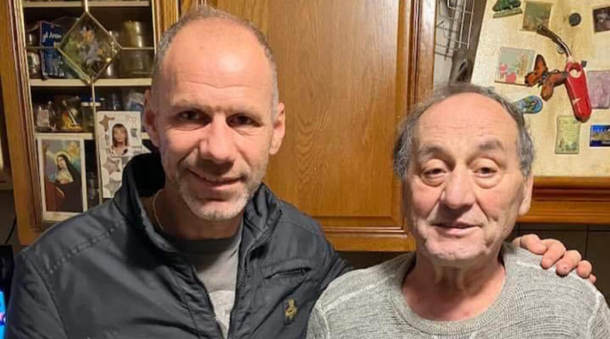 Gravissimo dopo un infarto in strada, si riprende: la famiglia ringrazia i soccorritori - Il Vigile del Fuoco Davide Bartoli con Antonio Piselli