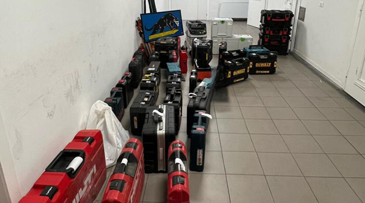 Rimini, ancora furti di attrezzatura da lavoro: rubato materiale di ingente valore - L'attrezzatura da lavoro recuperata dalla polizia