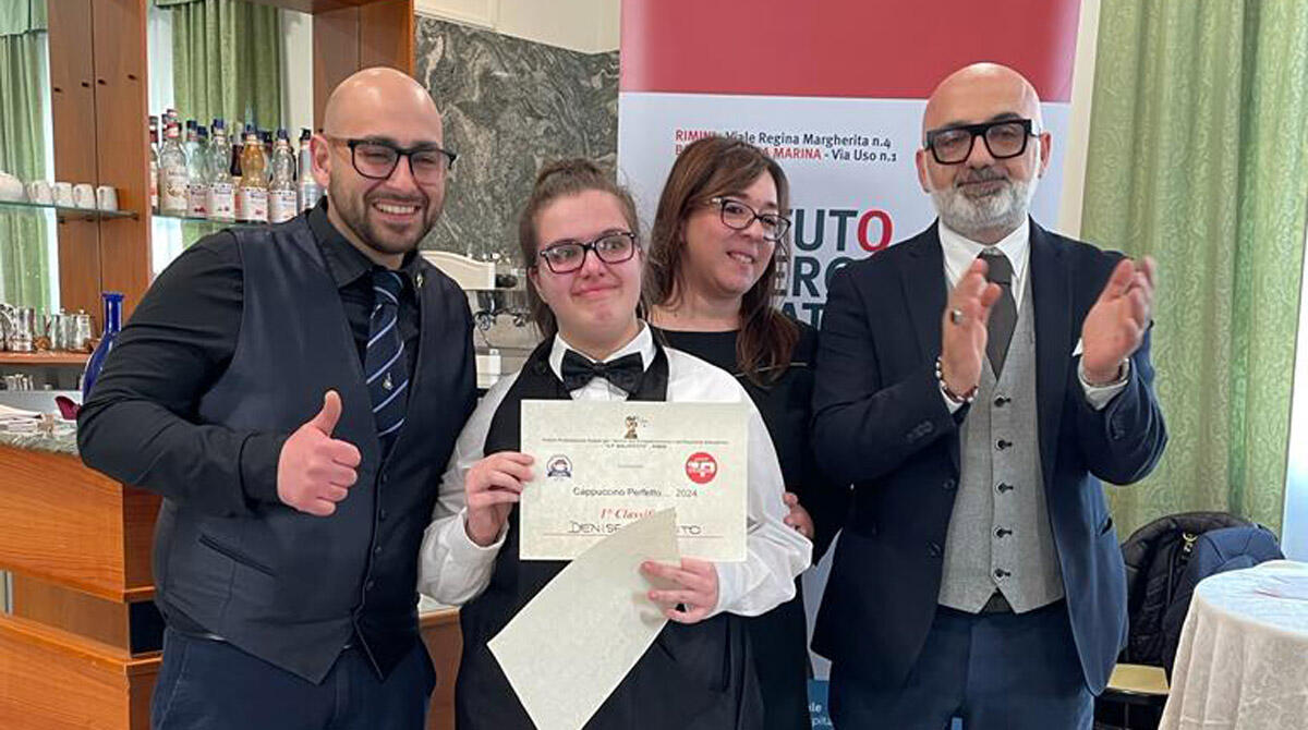 Gli studenti del Malatesta si sfidano per il cappuccino perfetto: vince Denise - La vincitrice Denise