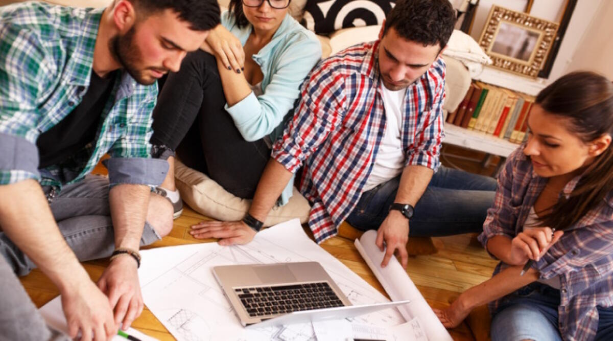Ecco Coopstartup di Legacoop su comunità energetiche e sport: premiata anche Rimini - Group of young students and designers.They working on new project.Startup concept.
