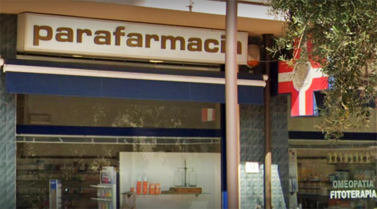 Rapina in parafarmacia con coltello a Rimini: in manette un 23enne ed una 47enne - La parafarmacia in via Praga a Rimini