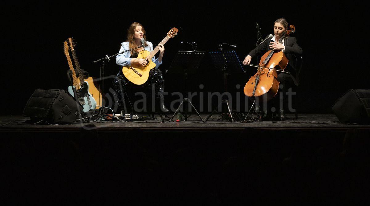 "In punta di corde" successo per il concerto di Chiara Raggi e Giovanna Famulari a Rimini - Un momento dello spettacolo - ph Giulio Rosini