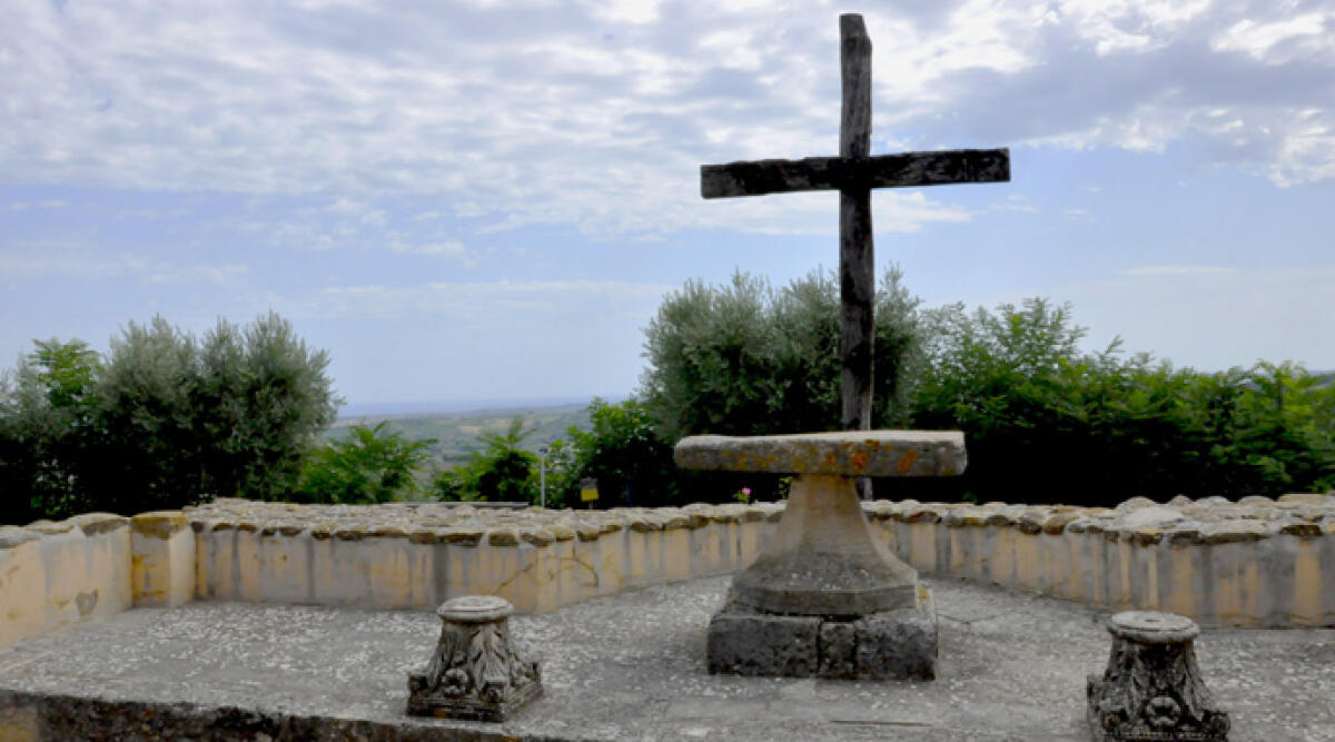 Bacio tra finte suore in Chiesa: assolte, condannato il fotografo - Esterno della Chiesa della Pace di Trarivi