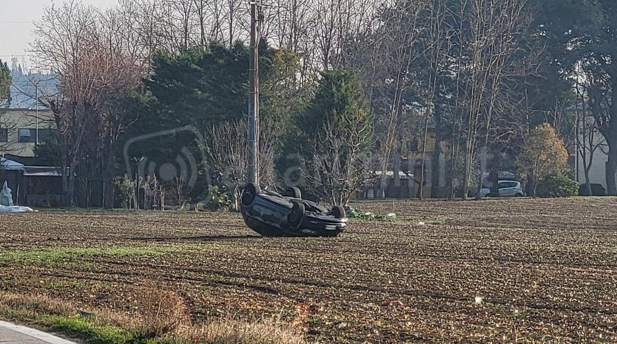 Un altro incidente in via Colombarina. Coriano Futura: "migliorare le condizioni di sicurezza della via" - L'auto incidentata