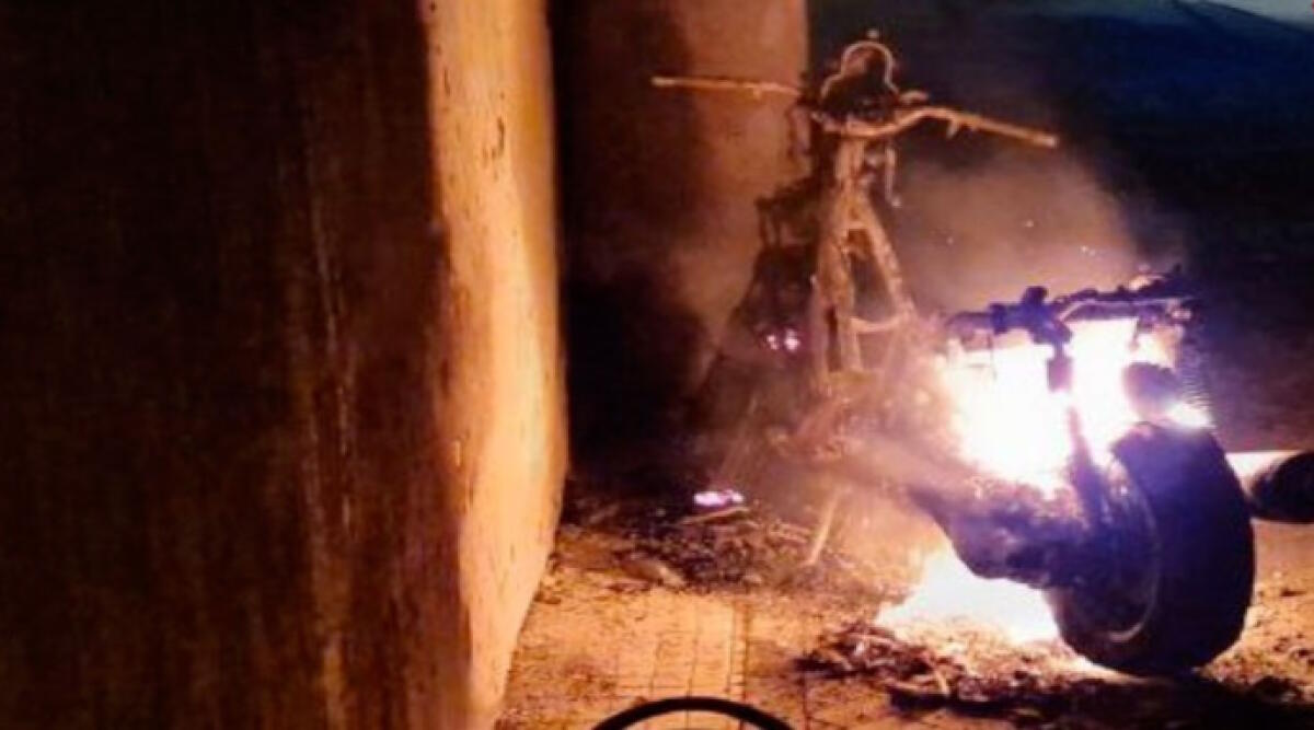 Santarcangelo: scooter in fiamme nella notte, danni ad un garage attiguo - Scooter in fiamme (repertorio)