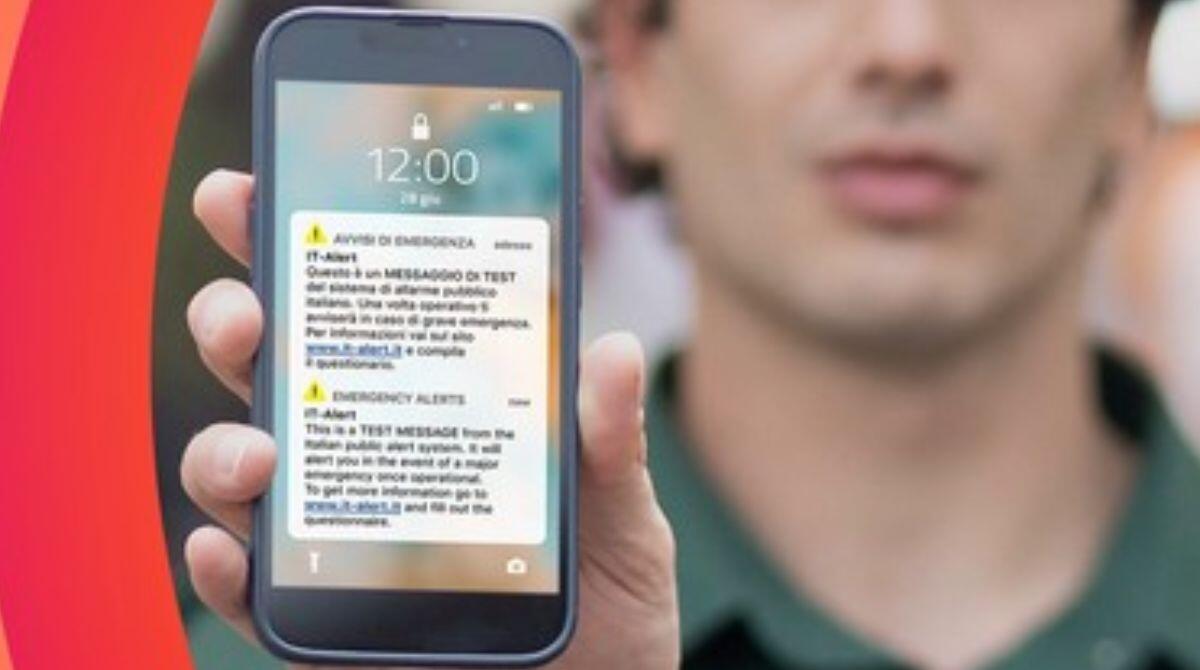 It Alert, oggi suoneranno i telefoni: ecco quando arriverà il messaggio - 