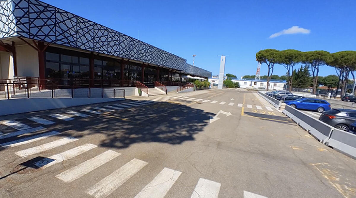 Aeroporto Forlì continua a crescere. Mete preferite: Sicilia, Sardegna, Grecia e Polonia - L'esterno dell'aeroporto Ridolfi