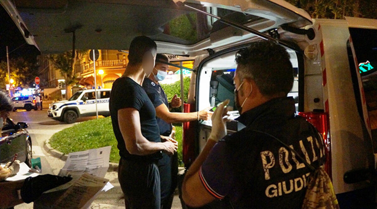 Sbandate pericolose, trovato ubriaco alla guida a 77 anni. Trasportato in ospedale - Archivio