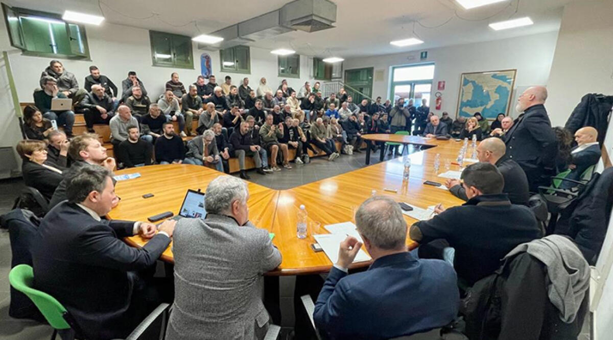 Fondi regionali: 1 milione di euro aggiuntivi per la raccolta del Granchio Blu con contributi di 1,5 euro al chilo - L'incontro a Goro