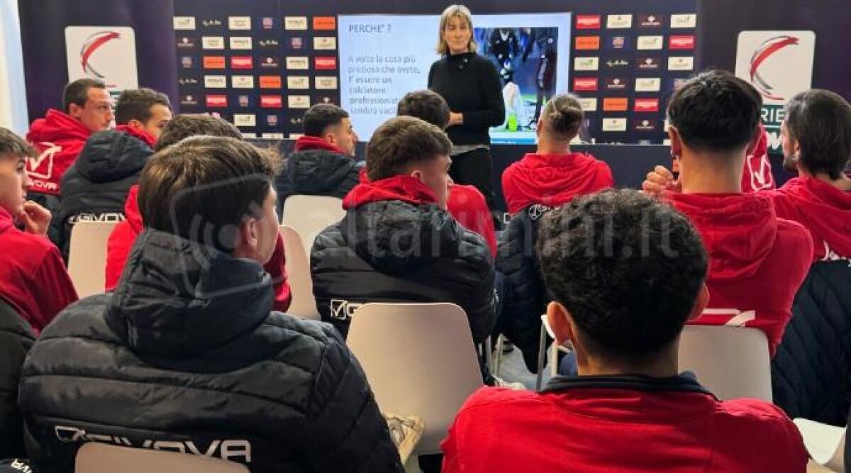 Rimini Calcio, il progetto 'You'll never walk alone' fa tappa al Romeo Neri - 