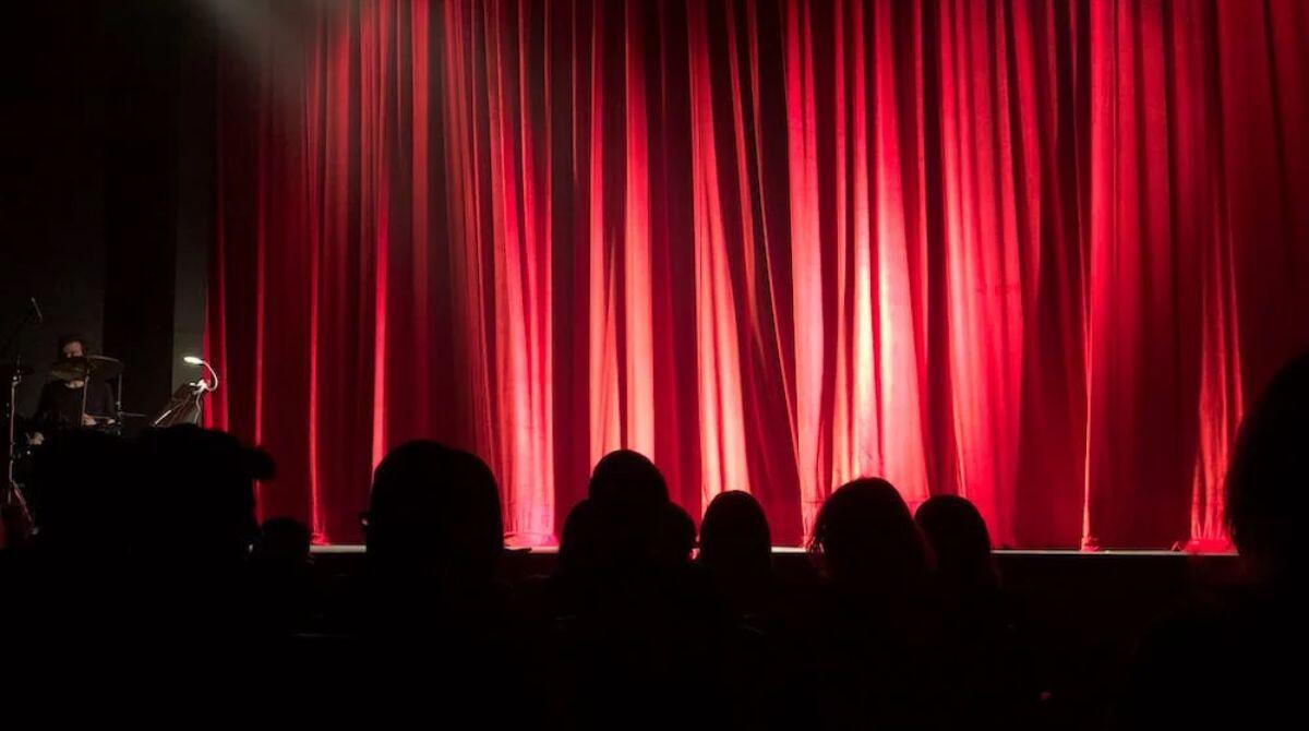 Teatro dialettale, 5 commedie a Riccione a sostegno della Caritas - 