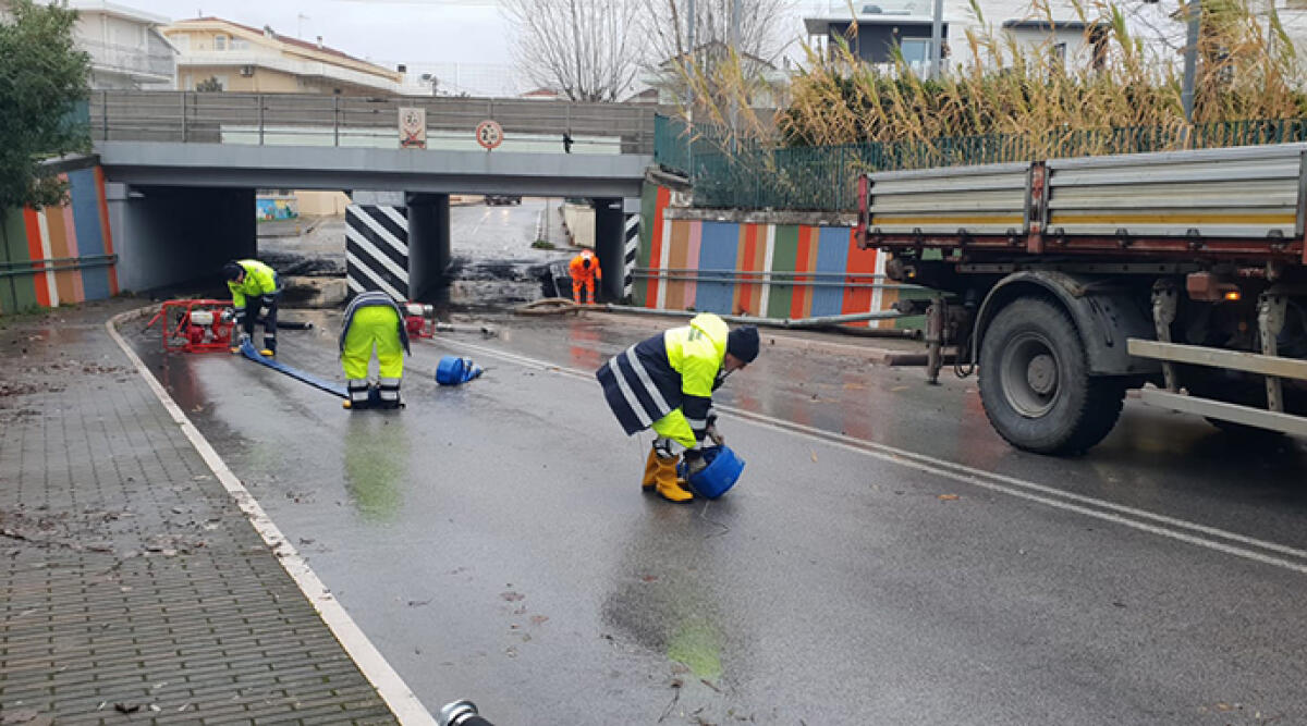 Maltempo in Emilia Romagna, cala rischio di piene e frane - Un sottopasso allagato a Riccione