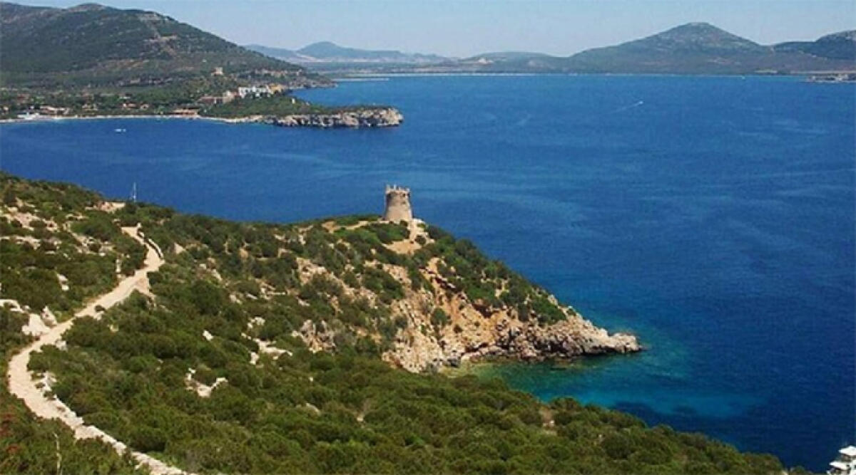 Pescò due cernie nell'area marina protetta e postò sui social, influencer paga 600euro - L'area protetta di Capo Caccia, ad Alghero