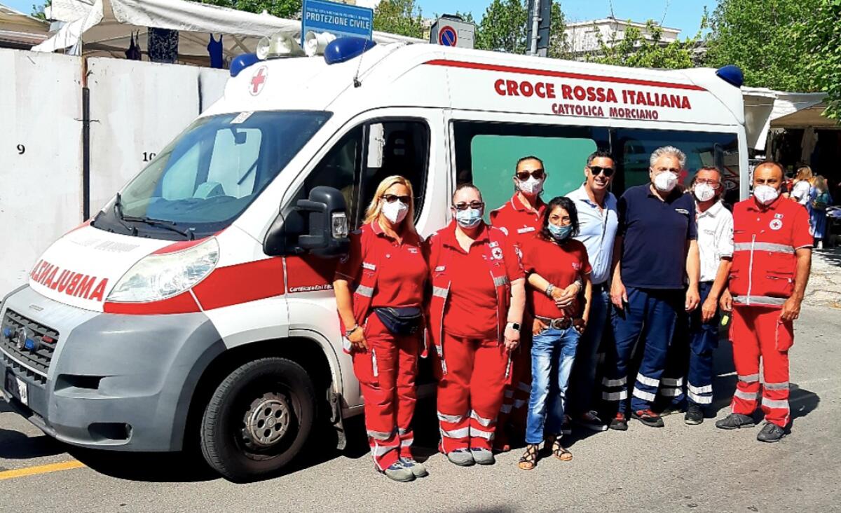 Ritorna l'ambulanza in Piazza de Curtis a Cattolica per la salute dei cittadini - Foto d'archivio di uno dei presidi