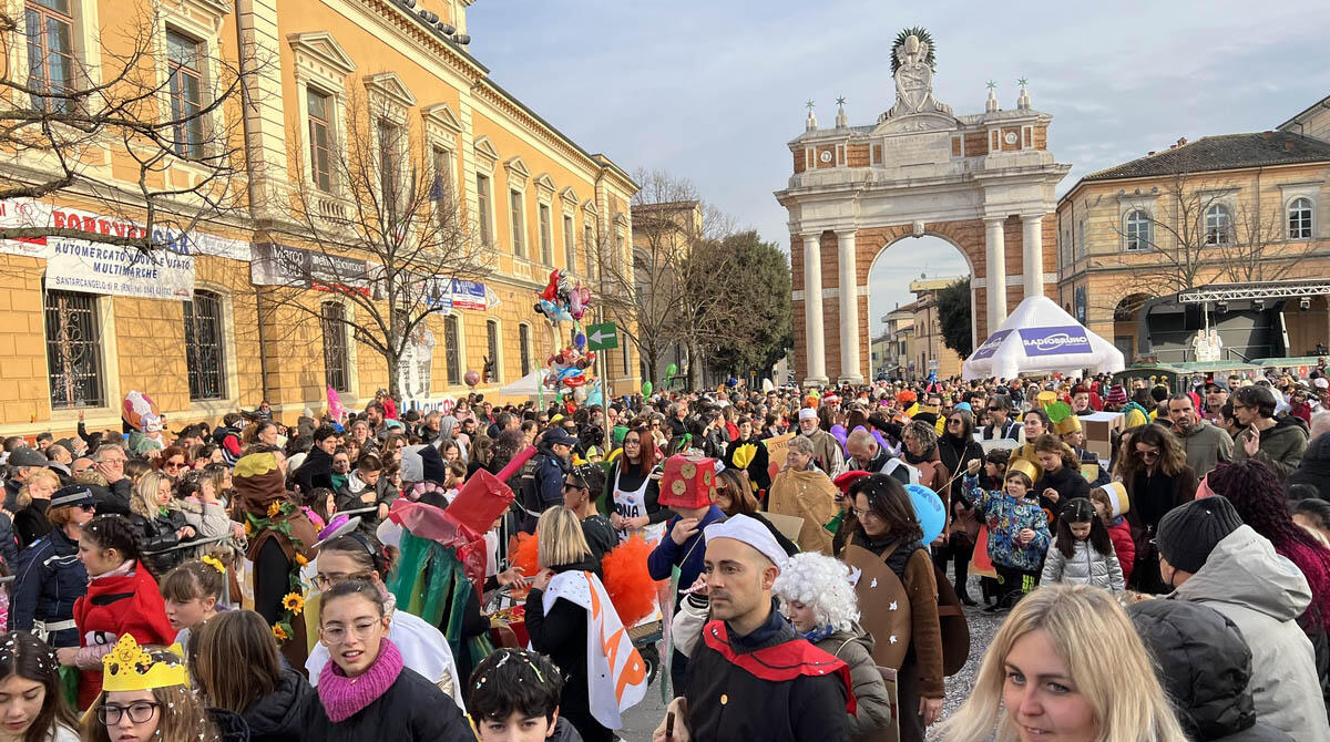 Santarcangelo guarda avanti e annuncia il super ospite di Carnevale: c'è Cristina D'Avena - Carnevale di Santarcangelo (repertorio)