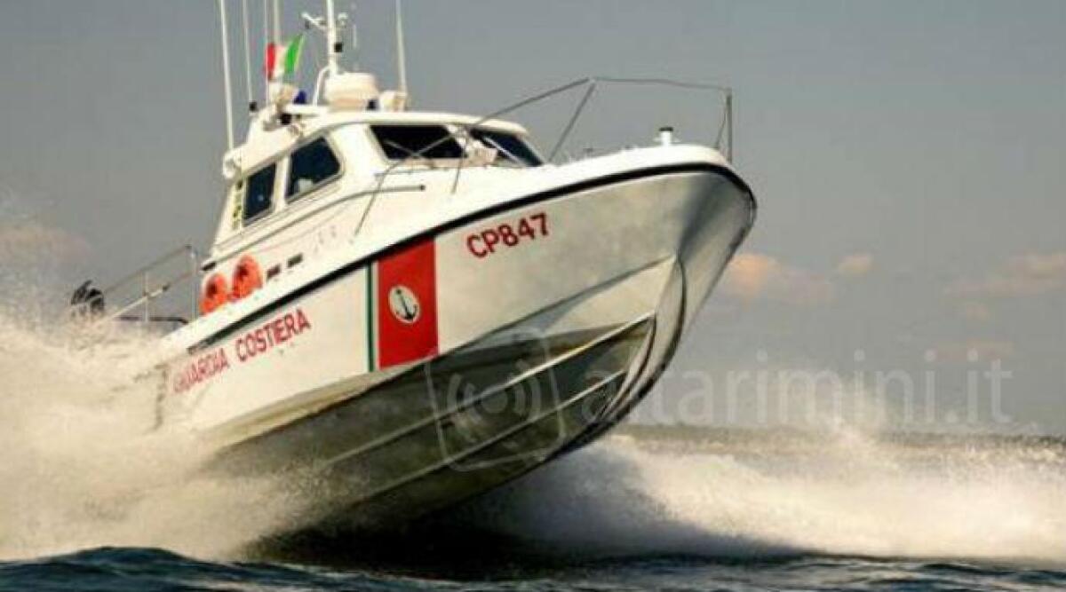 Chiama il 112: "Mi butto nel porto canale". Avviate le ricerche - Foto di repertorio