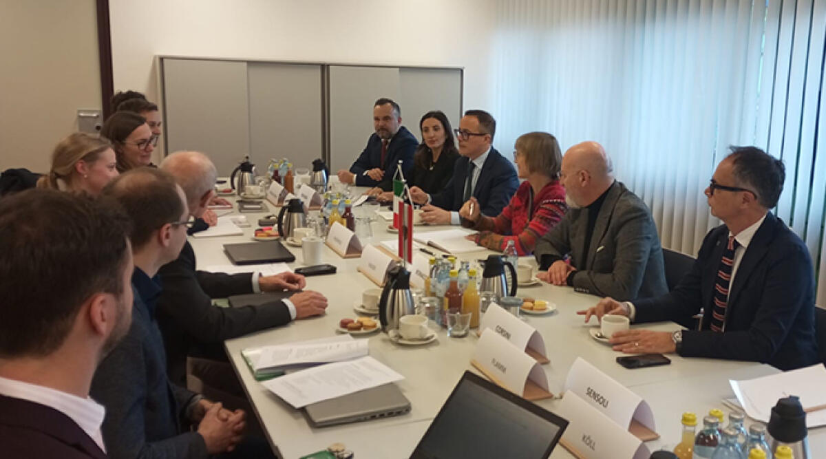 L’Emilia Romagna vola a Vienna per confermare e ampliare i collegamenti ferroviari diretti tra Austria, Germania e Riviera romagnola - Incontro delegazione con Magdalena Hugeneck , ministero Trasporti di Vienna