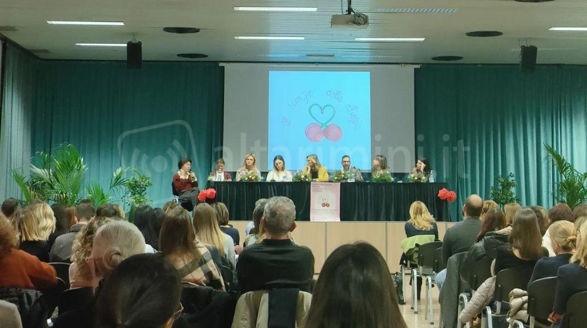Disturbi alimentari e social: un libro per parlarne. La presentazione a Riccione - Un'immagine del dibattito organizzato lo scorso anno dall'Associazione di volontariato Il tempo delle ciliegie