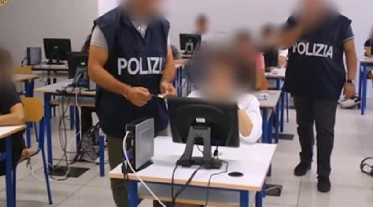 Truffa al test delle patente con il 'suggeritore': esami da ripetere anche a Rimini - Perquisizioni anche a Rimini