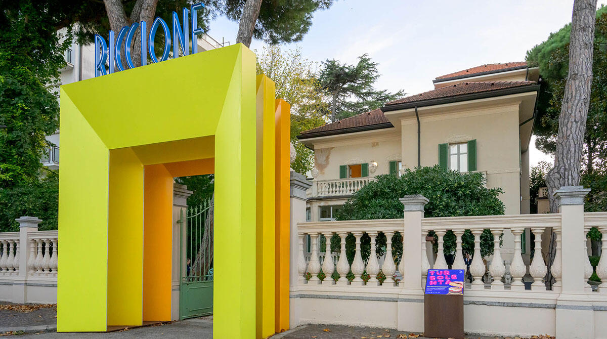 Spopola la mostra dedicata a cibo e alimentazione: "Turbolenta" prorogata al 1 aprile - La mostra di Silvia Naddeo in esposizione a Villa Franceschi, Riccione (foto di Daniele Casalboni)