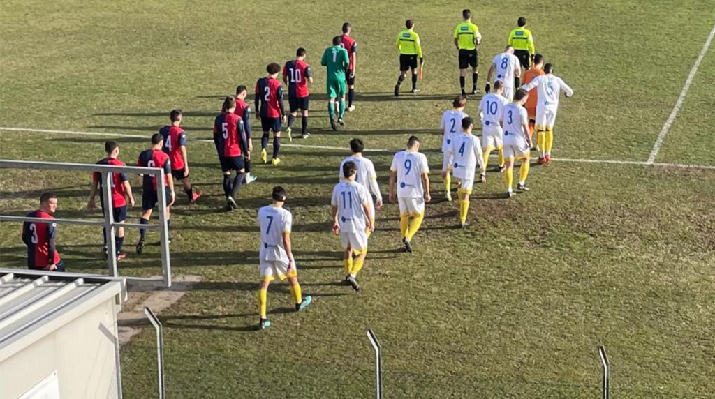 le squadre all’ingresso in campo