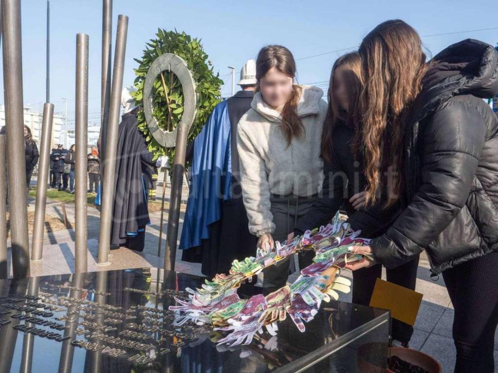 Galleria 1 del post: Celebrazione del Giorno della Memoria a Rimini: studenti e autorità onorano le vittime dei lager nazisti