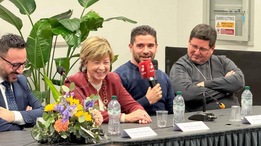 Il presidente Poesio, la sindaca Angelini, l’assessore Imola e il Vescovo Nicolò Anselmi