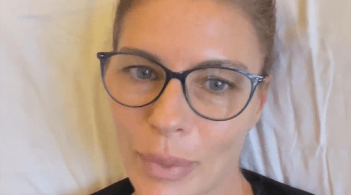 Operata d'urgenza a Riccione, salvata dai medici Martina Colombari - Un fermo immagine del video postato da Martina Colombari su Istagram