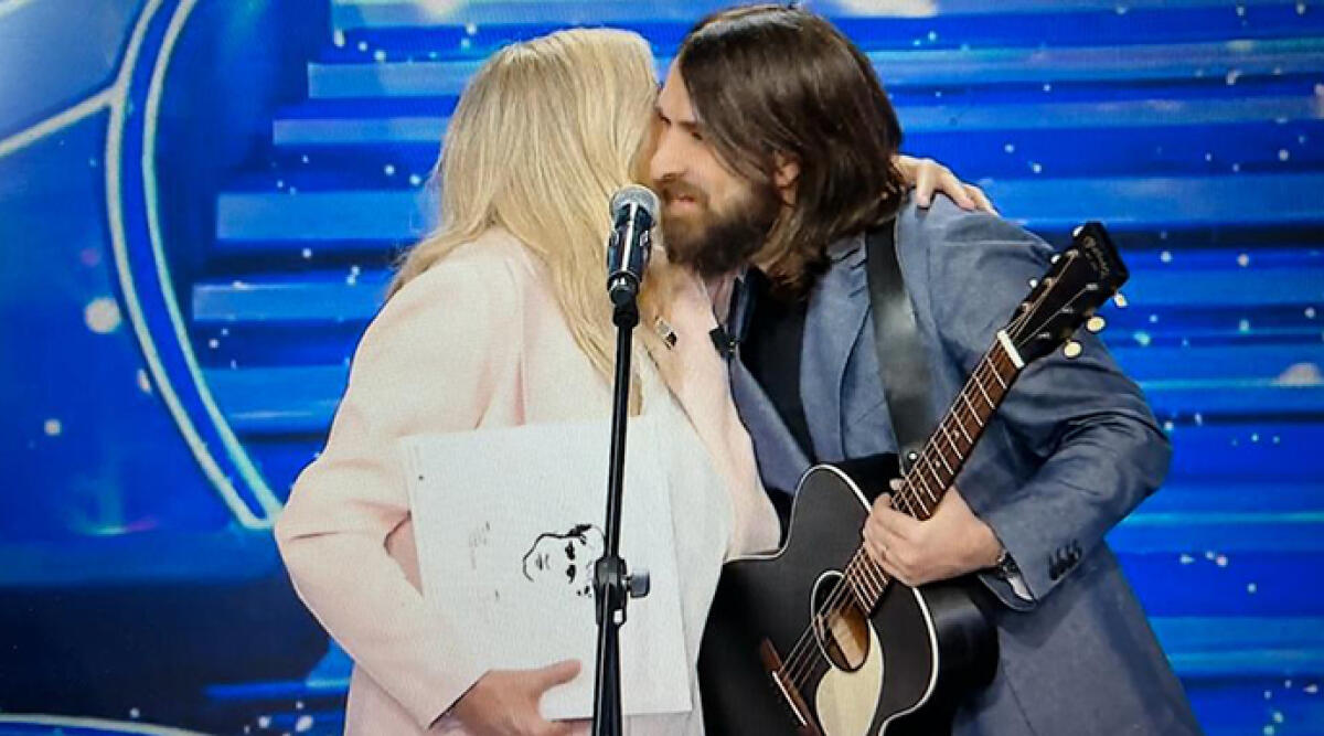 Un omaggio a Ivan Graziani: Filippo incanta Domenica In con Lugano Addio - Un fermo immagine della trasmissione di Rai Uno