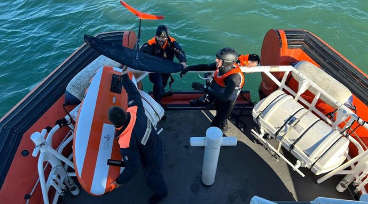 Morto al largo mentre faceva kitesurf nel ravennate - Guardia Costiera, foto di repertorio