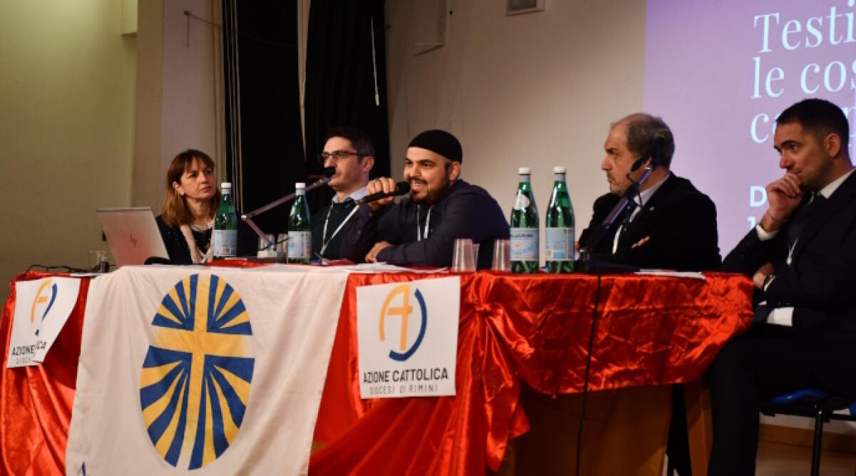 I Giovani Musulmani di Rimini ringraziano il Presidente uscente dell'Azione Cattolica, Prof. Manuel Mussoni - L'incontro tra Giovani Musulmani e Azione Cattolica