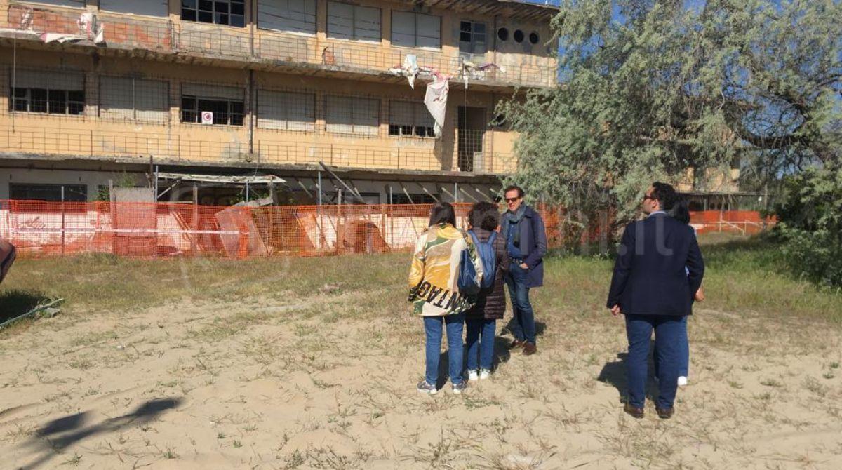Riccione, Colonia Reggiana: approvato il progetto di sistemazione in linea tecnica - Sopralluogo alla Colonia Reggiana